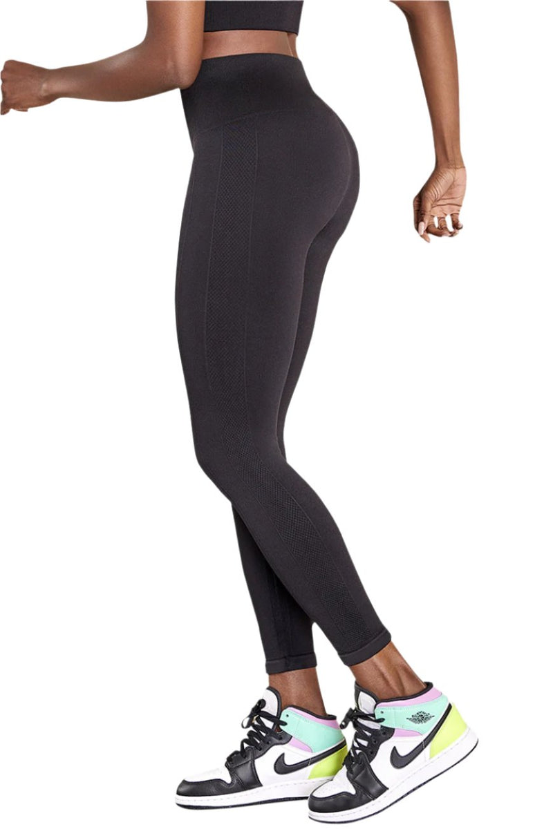 Curveez Leggings for Women Relax in black with high waist and moderate compression, designed for shaping hips, thighs, and lifting the booty.